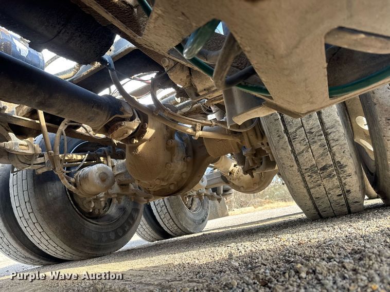 image for item EQ1228 2012 Kenworth T660 semi truck