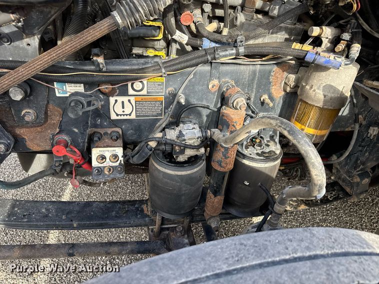 image for item EQ1228 2012 Kenworth T660 semi truck