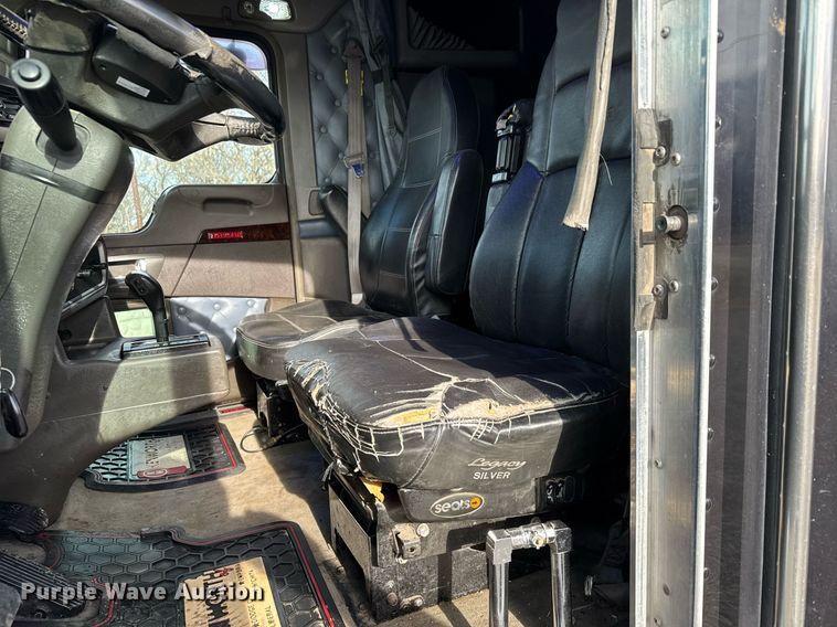 image for item EQ1228 2012 Kenworth T660 semi truck