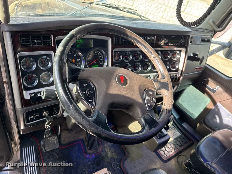 image for item EQ1228 2012 Kenworth T660 semi truck