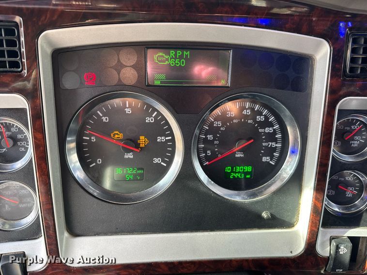 image for item EQ1228 2012 Kenworth T660 semi truck