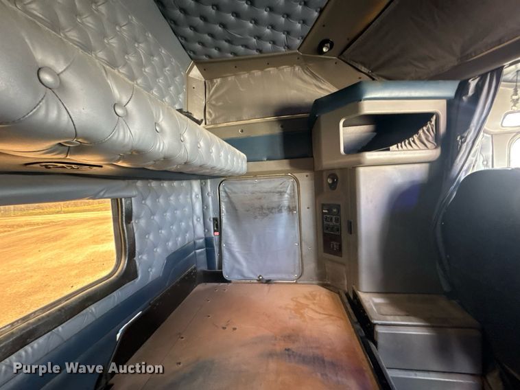 image for item EQ1228 2012 Kenworth T660 semi truck