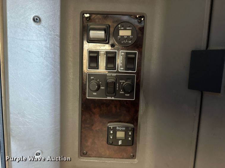 image for item EQ1228 2012 Kenworth T660 semi truck