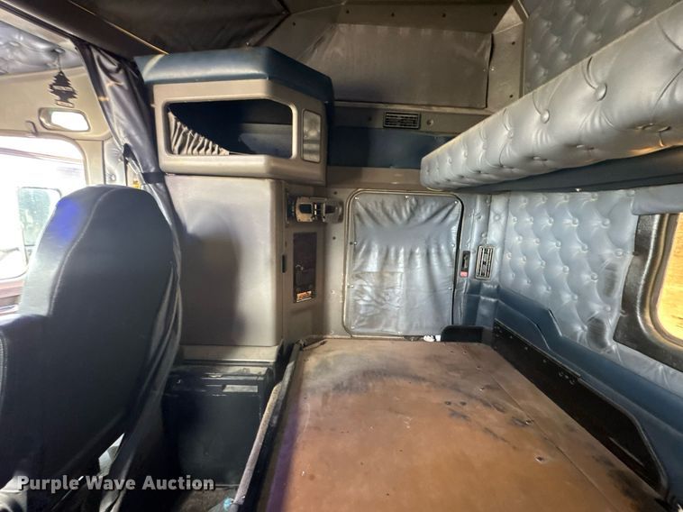 image for item EQ1228 2012 Kenworth T660 semi truck