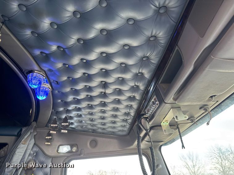 image for item EQ1228 2012 Kenworth T660 semi truck