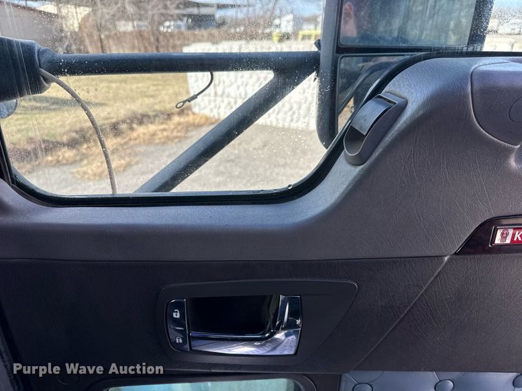 image for item EQ1228 2012 Kenworth T660 semi truck