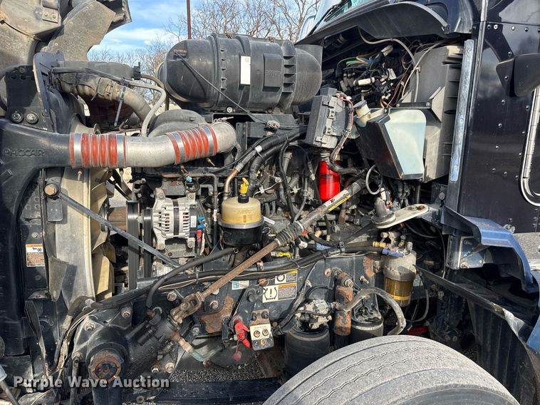 image for item EQ1228 2012 Kenworth T660 semi truck