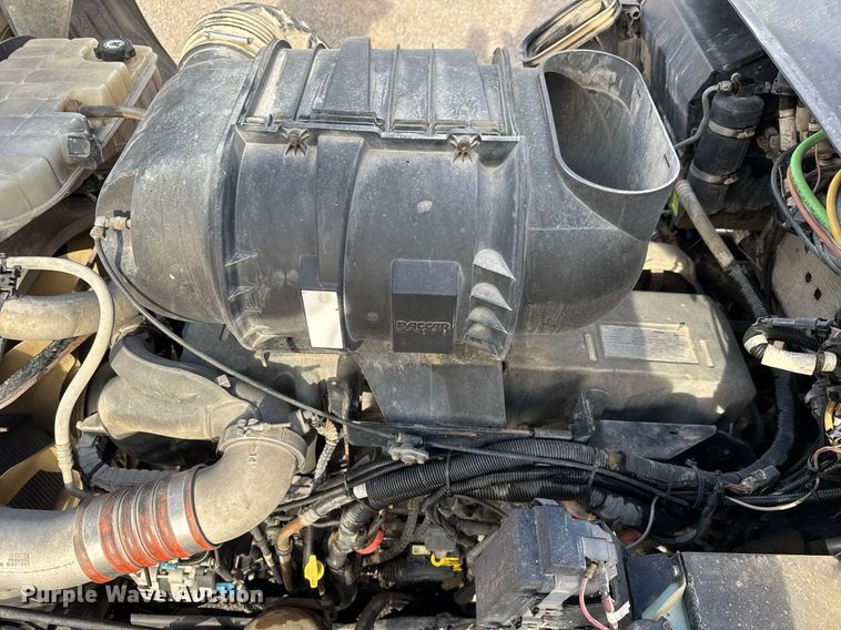 image for item EQ1228 2012 Kenworth T660 semi truck