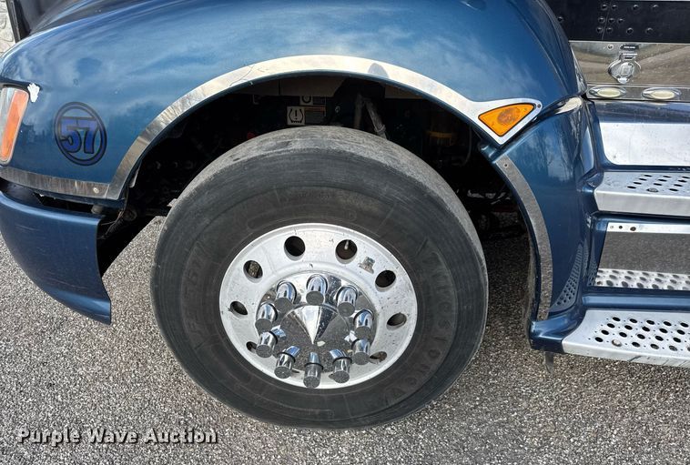 image for item EQ1228 2012 Kenworth T660 semi truck
