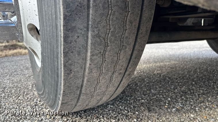 image for item EQ1228 2012 Kenworth T660 semi truck