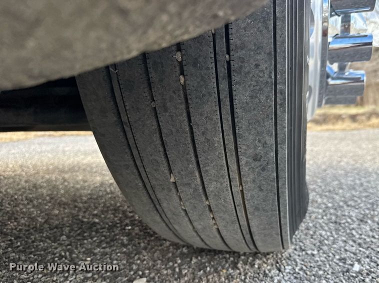 image for item EQ1228 2012 Kenworth T660 semi truck