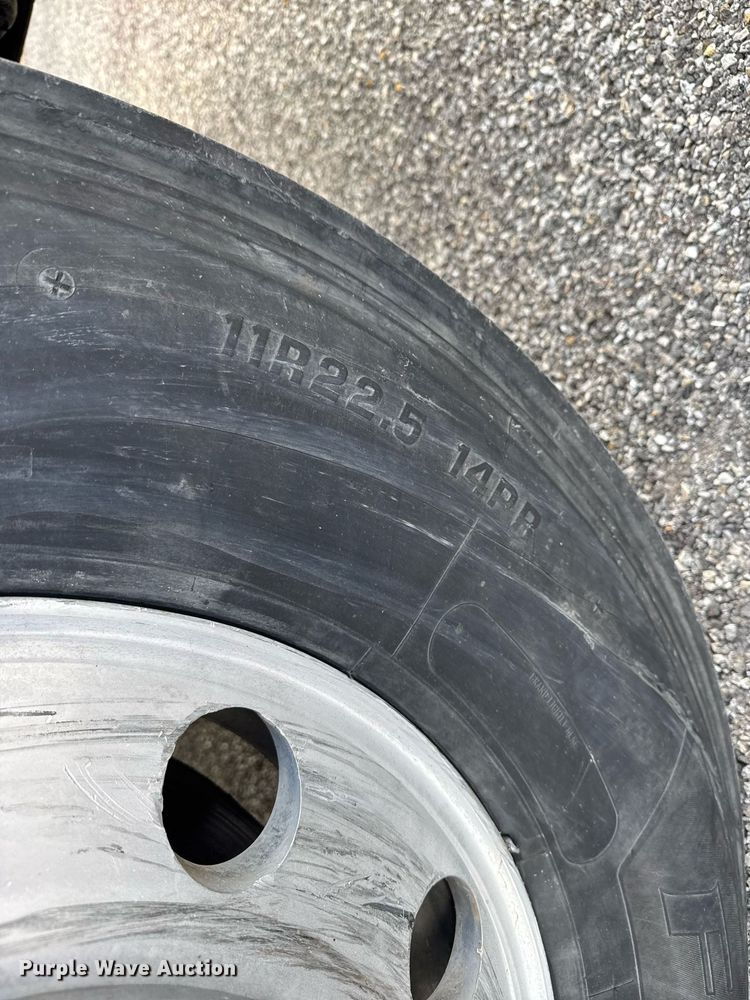 image for item EQ1228 2012 Kenworth T660 semi truck