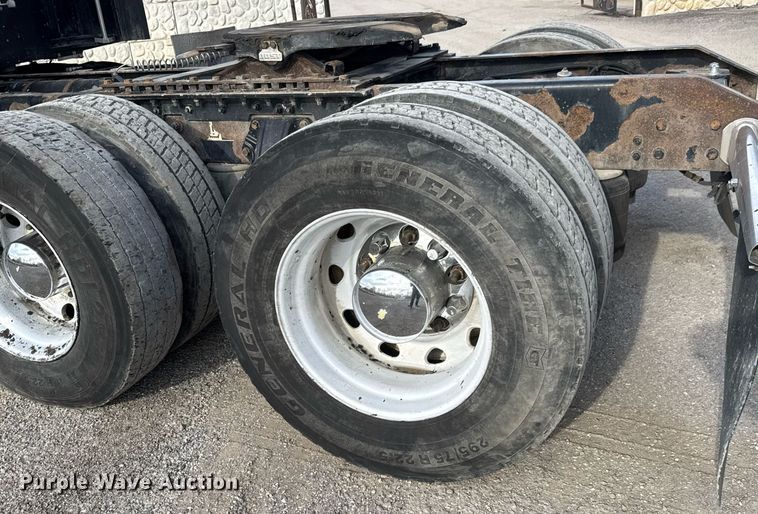 image for item EQ1228 2012 Kenworth T660 semi truck