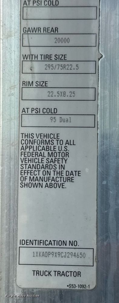 image for item EQ1228 2012 Kenworth T660 semi truck