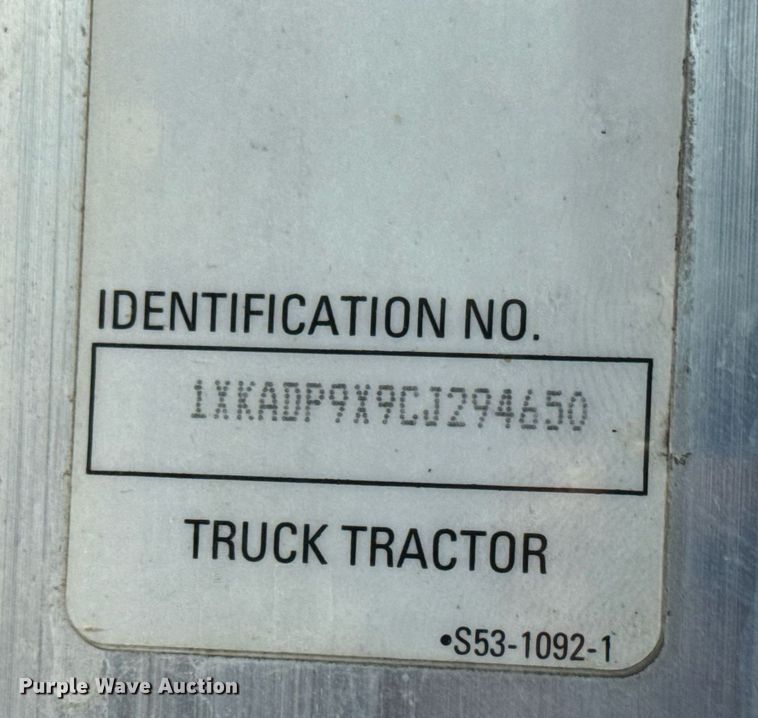 image for item EQ1228 2012 Kenworth T660 semi truck