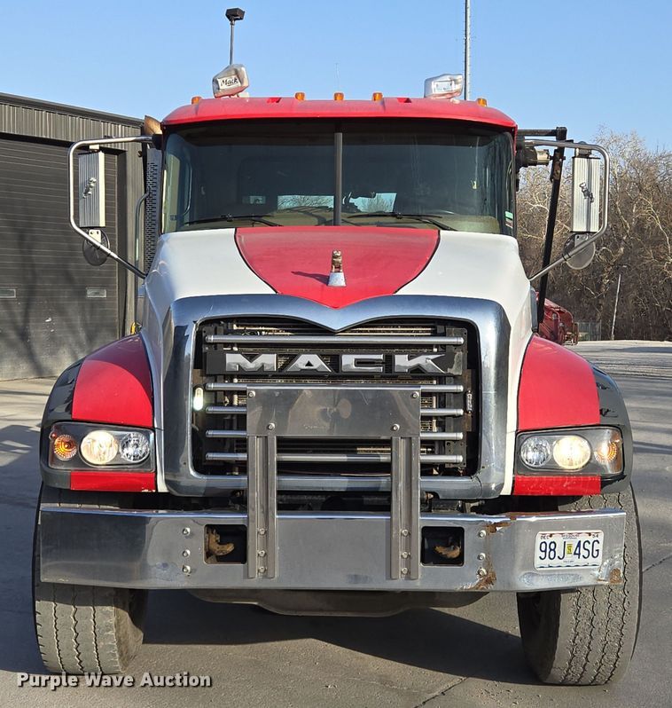 image for item EQ6847 2011 Mack GU713 roll-off container truck