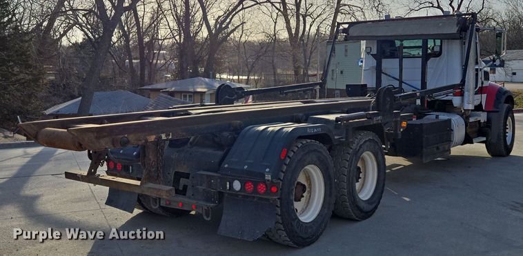 image for item EQ6847 2011 Mack GU713 roll-off container truck