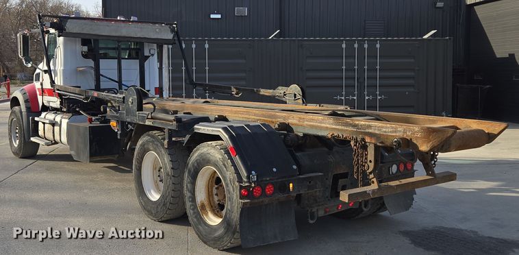 image for item EQ6847 2011 Mack GU713 roll-off container truck