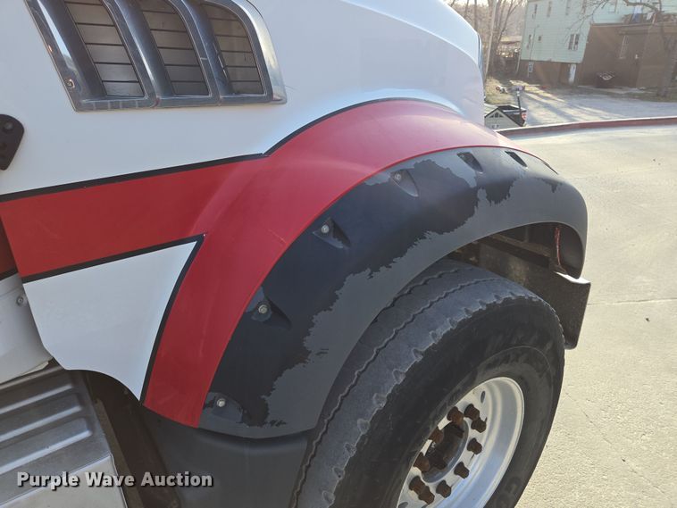 image for item EQ6847 2011 Mack GU713 roll-off container truck