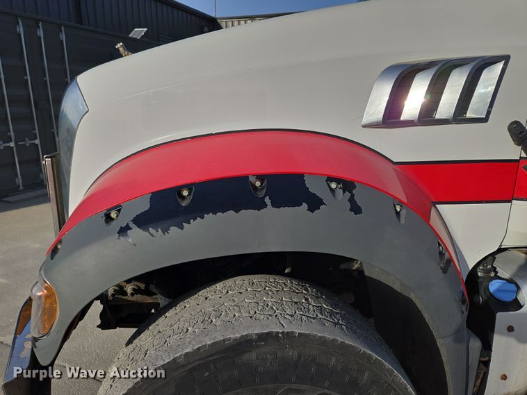 image for item EQ6847 2011 Mack GU713 roll-off container truck