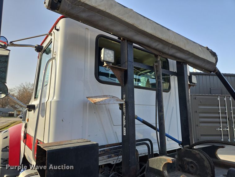 image for item EQ6847 2011 Mack GU713 roll-off container truck