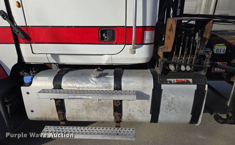 image for item EQ6847 2011 Mack GU713 roll-off container truck