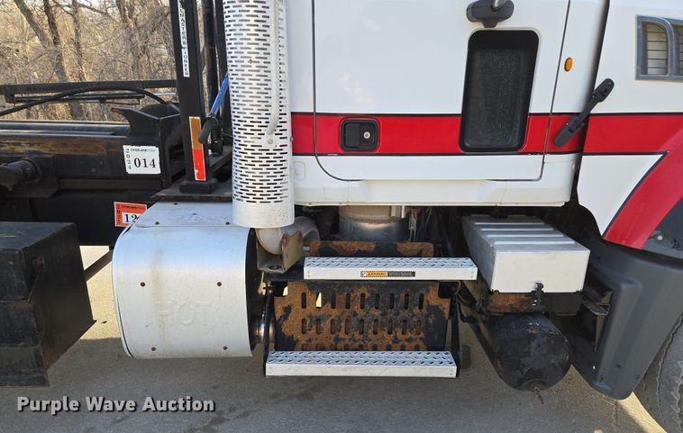 image for item EQ6847 2011 Mack GU713 roll-off container truck