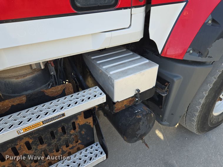 image for item EQ6847 2011 Mack GU713 roll-off container truck