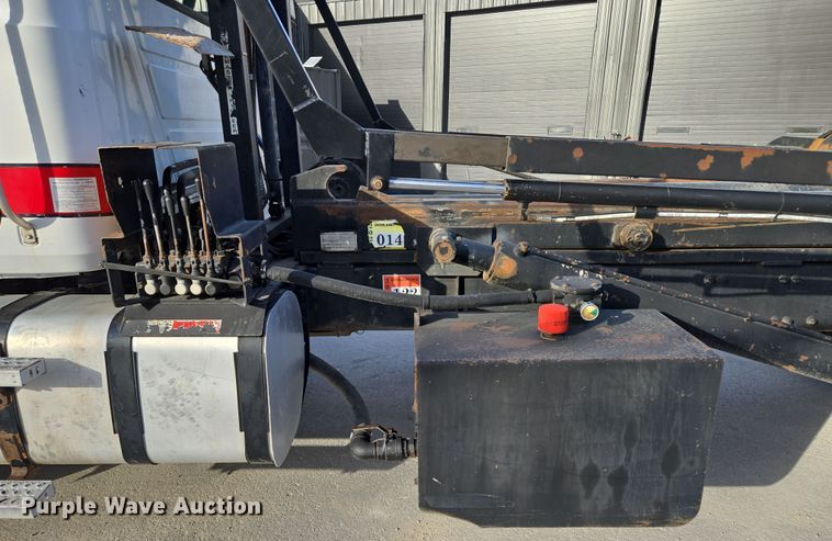 image for item EQ6847 2011 Mack GU713 roll-off container truck