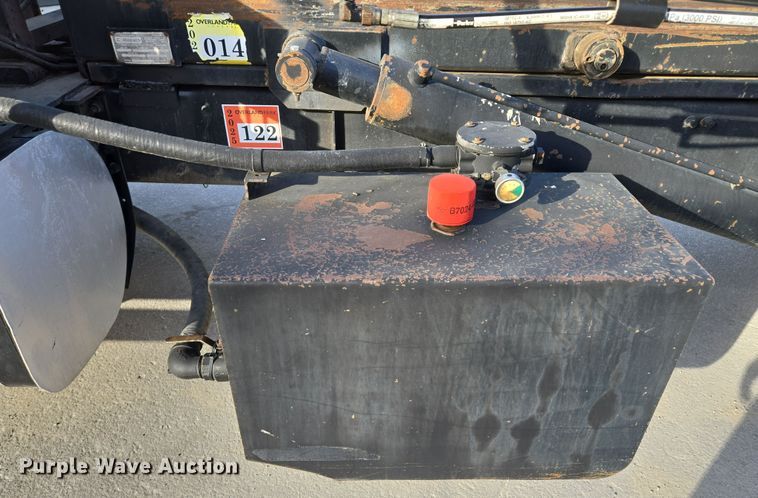 image for item EQ6847 2011 Mack GU713 roll-off container truck