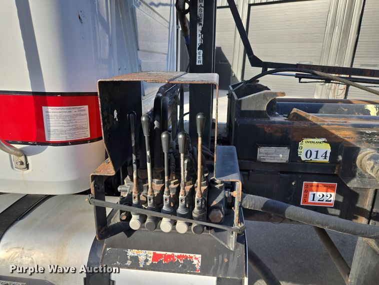 image for item EQ6847 2011 Mack GU713 roll-off container truck