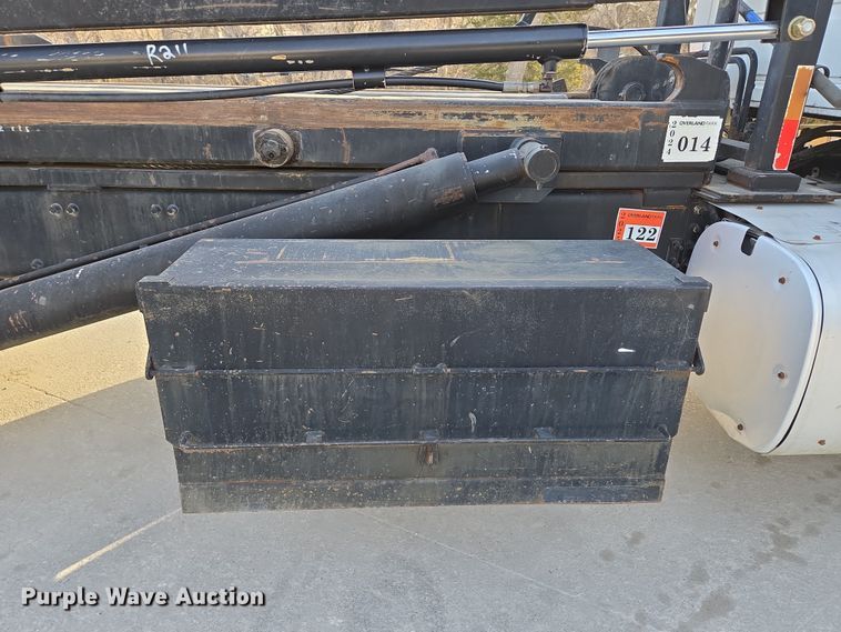 image for item EQ6847 2011 Mack GU713 roll-off container truck