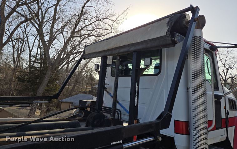 image for item EQ6847 2011 Mack GU713 roll-off container truck