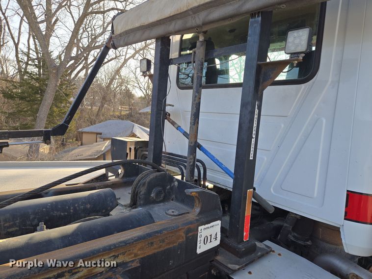 image for item EQ6847 2011 Mack GU713 roll-off container truck