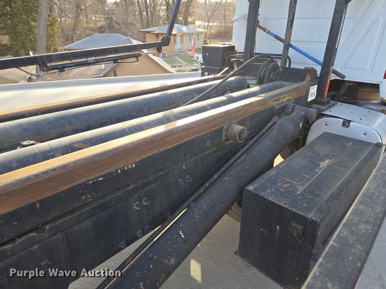 image for item EQ6847 2011 Mack GU713 roll-off container truck