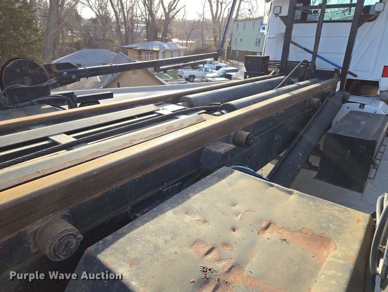 image for item EQ6847 2011 Mack GU713 roll-off container truck