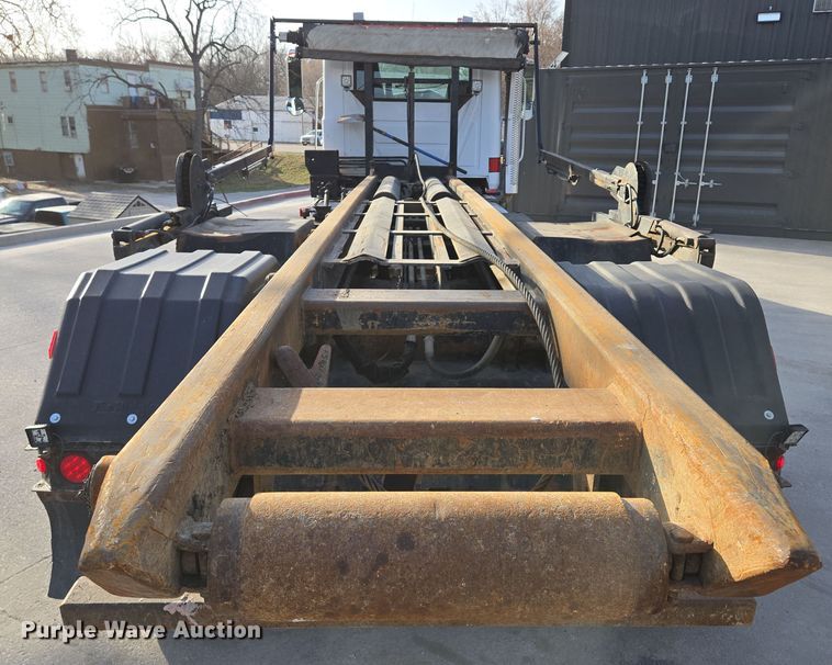 image for item EQ6847 2011 Mack GU713 roll-off container truck