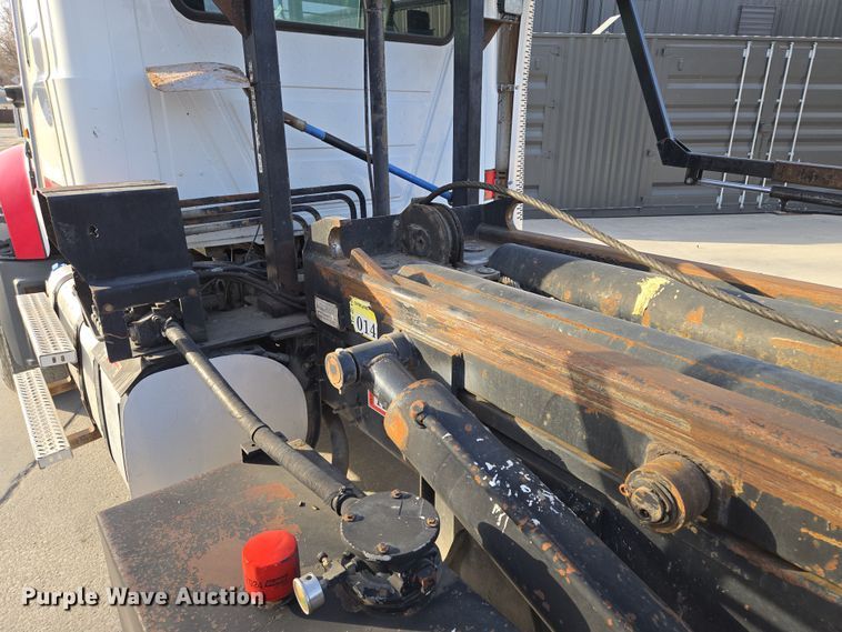 image for item EQ6847 2011 Mack GU713 roll-off container truck