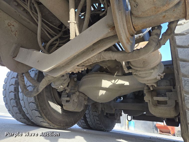 image for item EQ6847 2011 Mack GU713 roll-off container truck