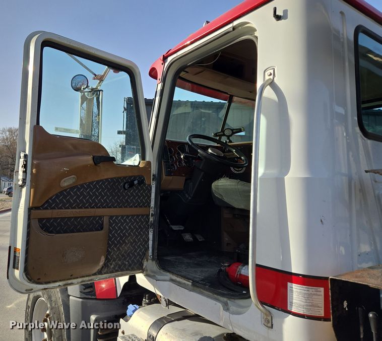 image for item EQ6847 2011 Mack GU713 roll-off container truck