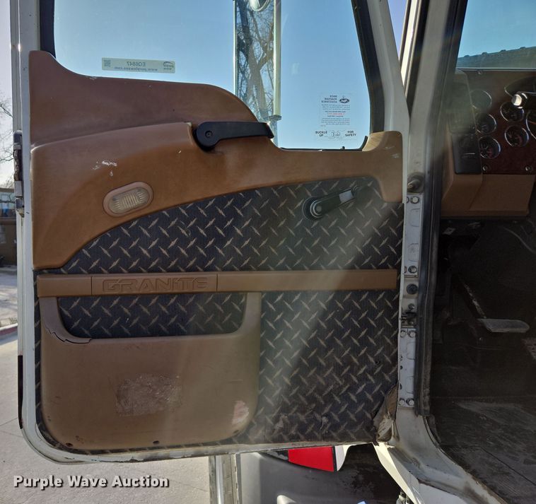 image for item EQ6847 2011 Mack GU713 roll-off container truck