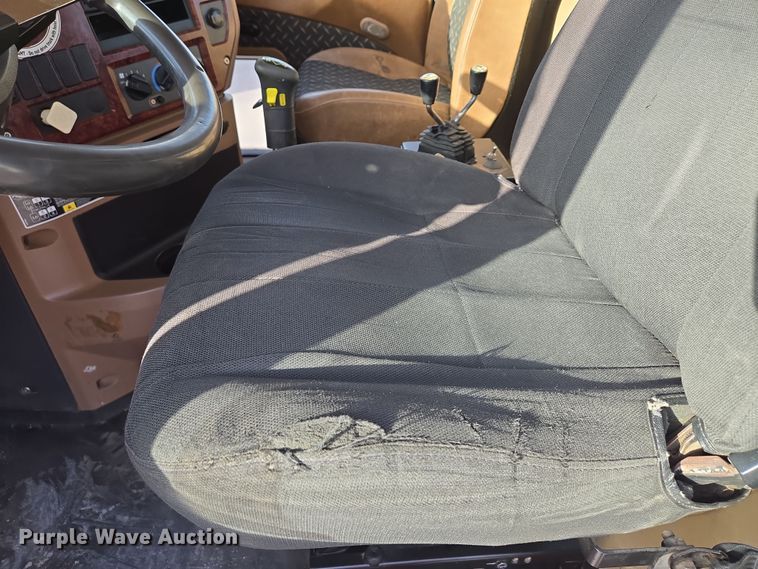 image for item EQ6847 2011 Mack GU713 roll-off container truck