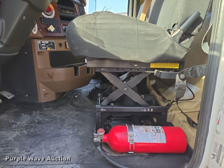 image for item EQ6847 2011 Mack GU713 roll-off container truck