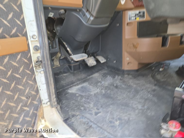 image for item EQ6847 2011 Mack GU713 roll-off container truck