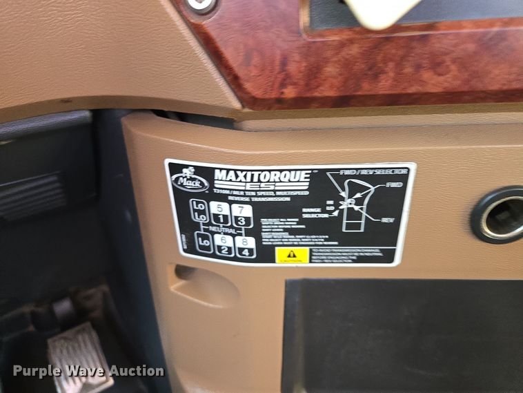 image for item EQ6847 2011 Mack GU713 roll-off container truck