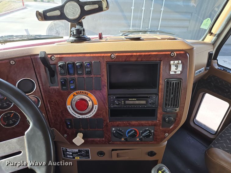 image for item EQ6847 2011 Mack GU713 roll-off container truck