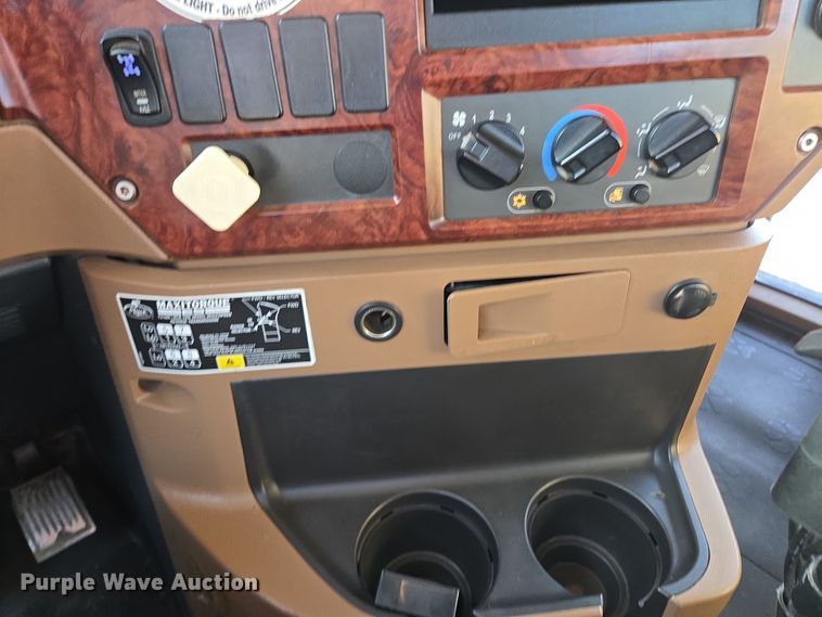 image for item EQ6847 2011 Mack GU713 roll-off container truck