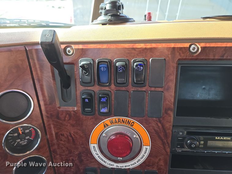 image for item EQ6847 2011 Mack GU713 roll-off container truck