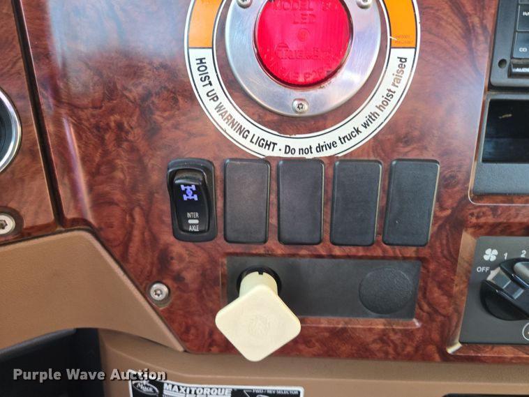 image for item EQ6847 2011 Mack GU713 roll-off container truck