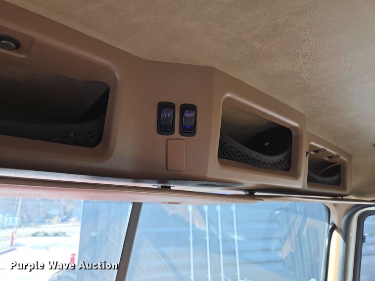 image for item EQ6847 2011 Mack GU713 roll-off container truck